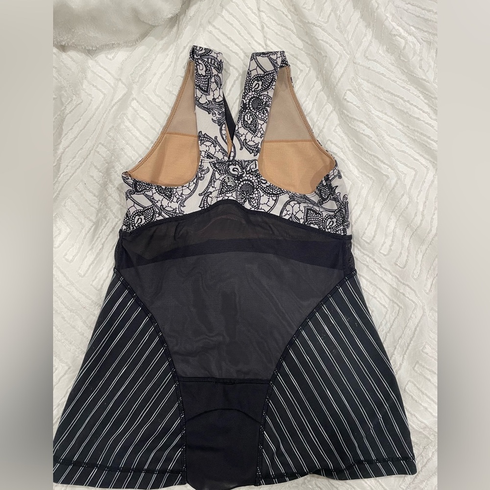 Black and white Lulu tank